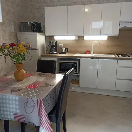 Apartment Isaline, Cyclamens T1 Bis-parking Prive