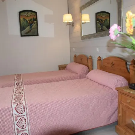Apartment Isaline, Cyclamens T1 Bis-parking Prive *