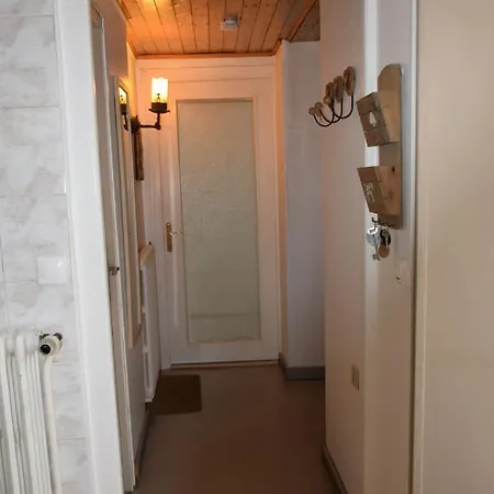 Isaline, Cyclamens T1 Bis-parking Prive * 艾克斯莱班