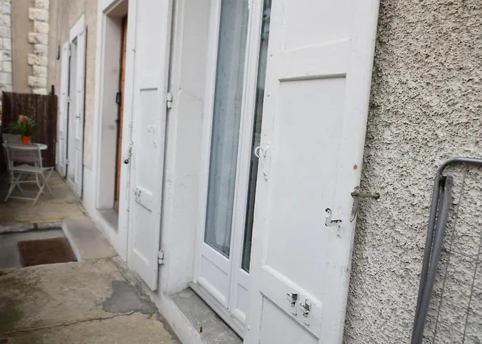 Isaline, Cyclamens T1 Bis-parking Prive Apartman